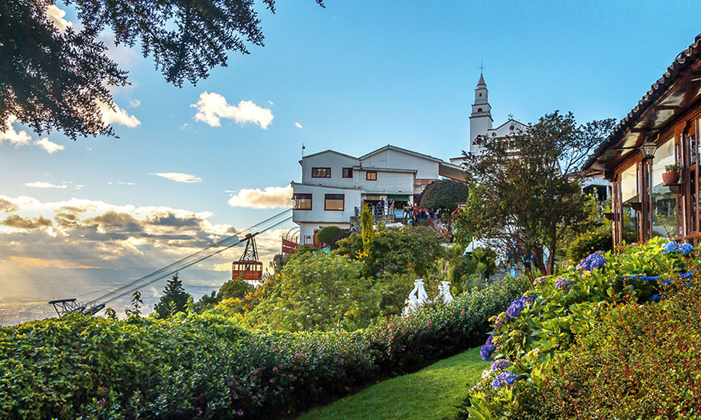 Recorrer el cerro Monserrate en Bogotá será tu nueva obsesión