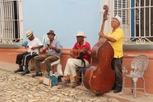 Músicos alegran las calles de Trinidad