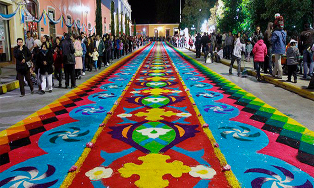 Tapete de flores en la huamantlada, huamantla tlaxcala