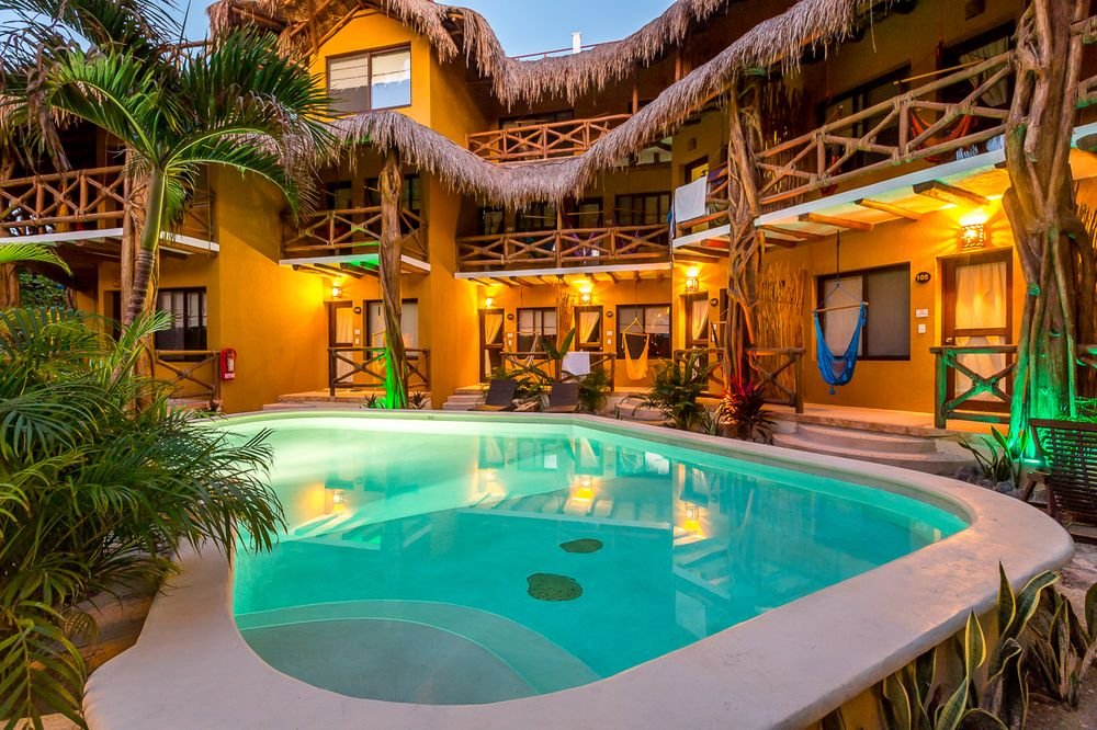 hotel-holbox-dream-beach-front-swimming-pool-garden-section-dos_O3cIM5N