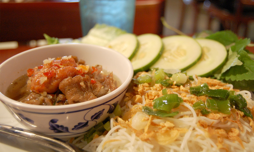 comida de vietnam bún chả