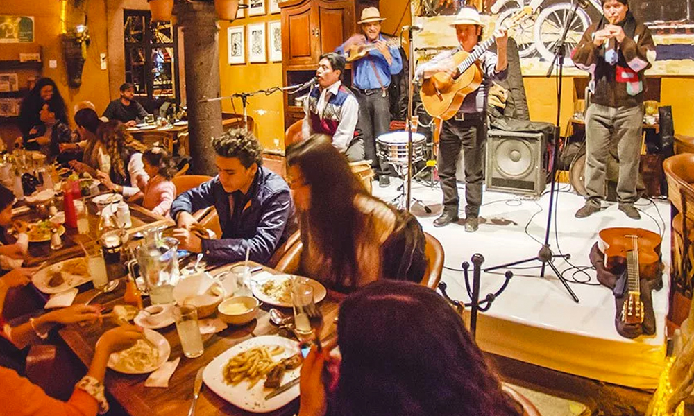 Qué-hacer-en-San-Miguel-de-Allende-de-noche-con-tu-pareja-mama-mia