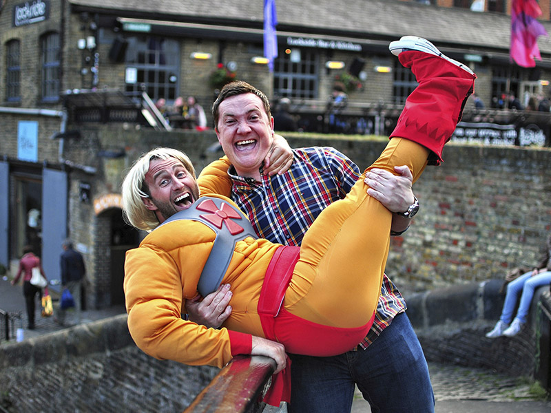 Qué es y cómo funciona Couchsurfing 