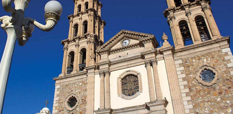 2. Visita la Catedral y la Misión de Guadalupe 