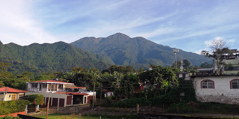 Hermosa vista del volcán Tacana desde la terraza del Hotel Colonial Campestre en Unión Juárez