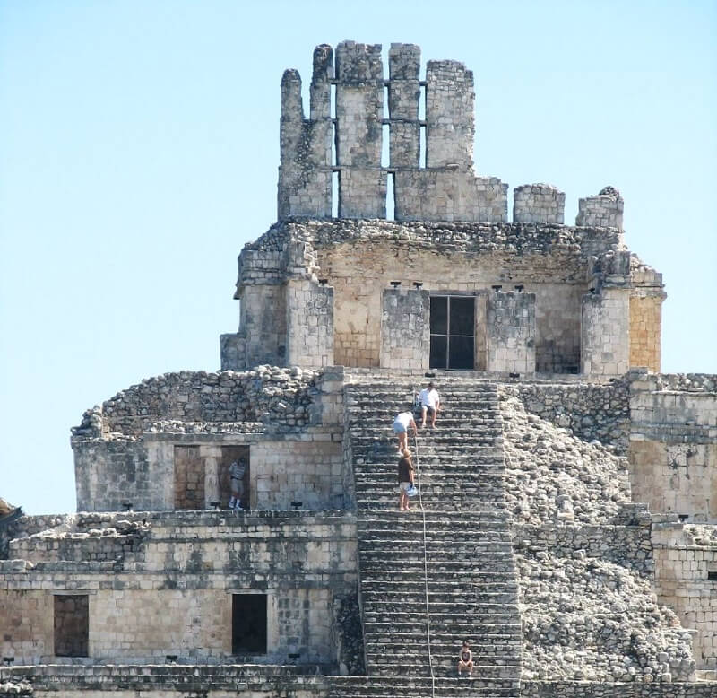 Explora la zona arqueológica de Edzná, Campeche