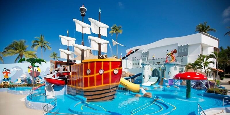 Los mejores hoteles para niños en Puerto Vallarta El principal atractivo del Crown Paradise Club es el Aquapark