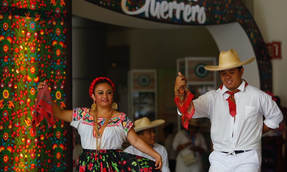 Muchos Tianguis Turísticos de estos, señor secretario