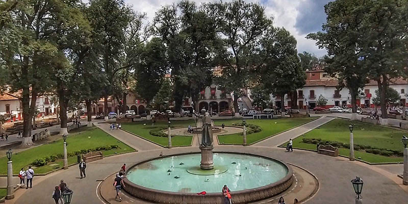 Estatua de Vasco de Quirotga, personaje importante en el Lago de Pátzcuaro