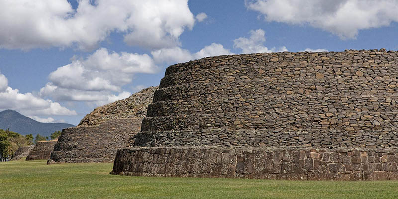 Visita Las Yacatas al norte del lago. Foto de Visit México.