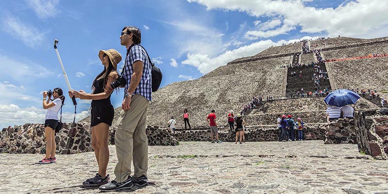 En las Pirámides de Teotihuacán puedes Aquí puedes vivir diferentes experienciasvivir diferentes experiencias