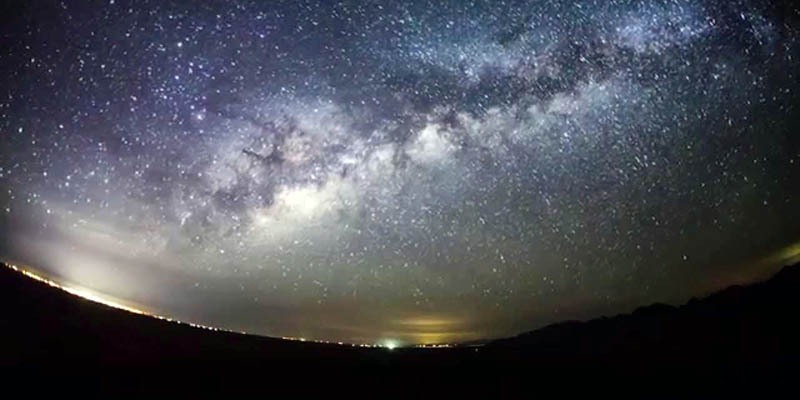 Cielo nocturno en el Desierto del Gran Altar