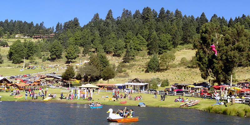 Lago en el Valle del Potrero