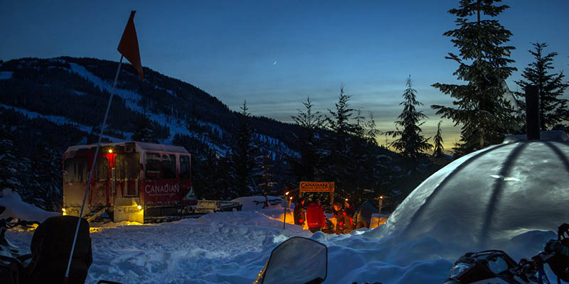 Snowcat en montañas de Whistler