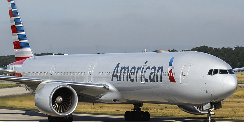 American Airlines ofrece licencia sin sueldo a sus empleados por coronavirus