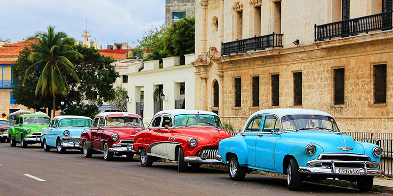 Cuba se cierra y restringe entrada a turistas