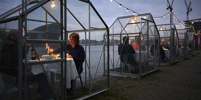 Distanciamiento social en restaurantes alrededor del mundo