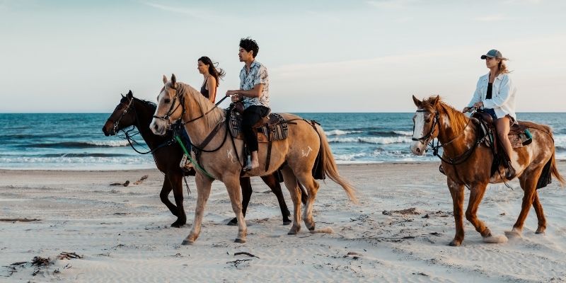 donde montar a caballo por la playa