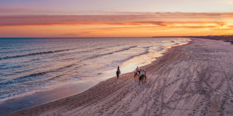 donde montar a caballo por la playa