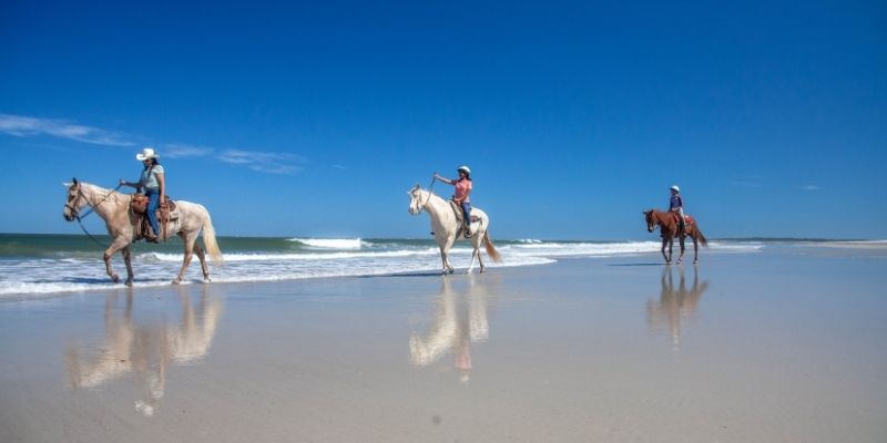 donde montar a caballo por la playa