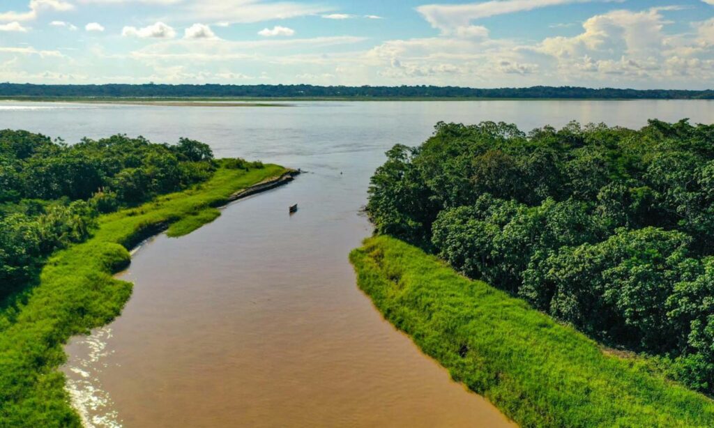 ríos maranón en Amazonía peruana