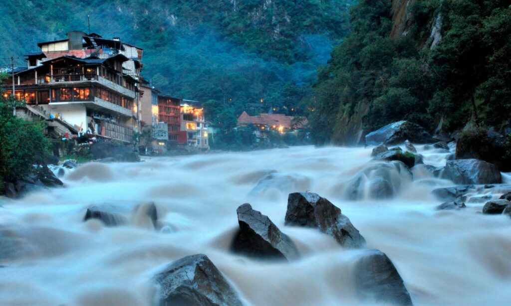 aguas calientes viajar a Perú en Fin de Año