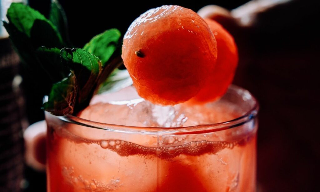 cóctel de mezcal con sandía bar nameless