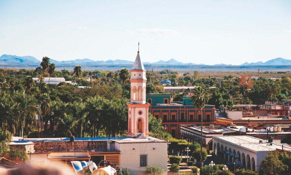 viajar en el Tren Chepe te lleva al El Fuerte, Sinaloa