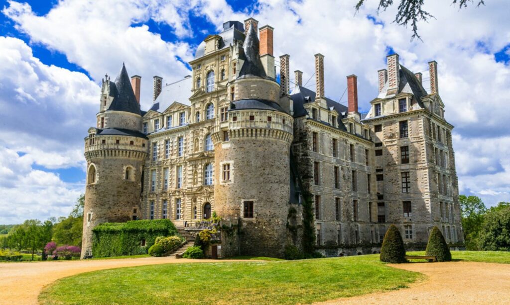 chateau de brissac brissac quincé valle del loira francia