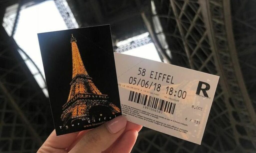 paquetes falsos para subir a la torre eiffel