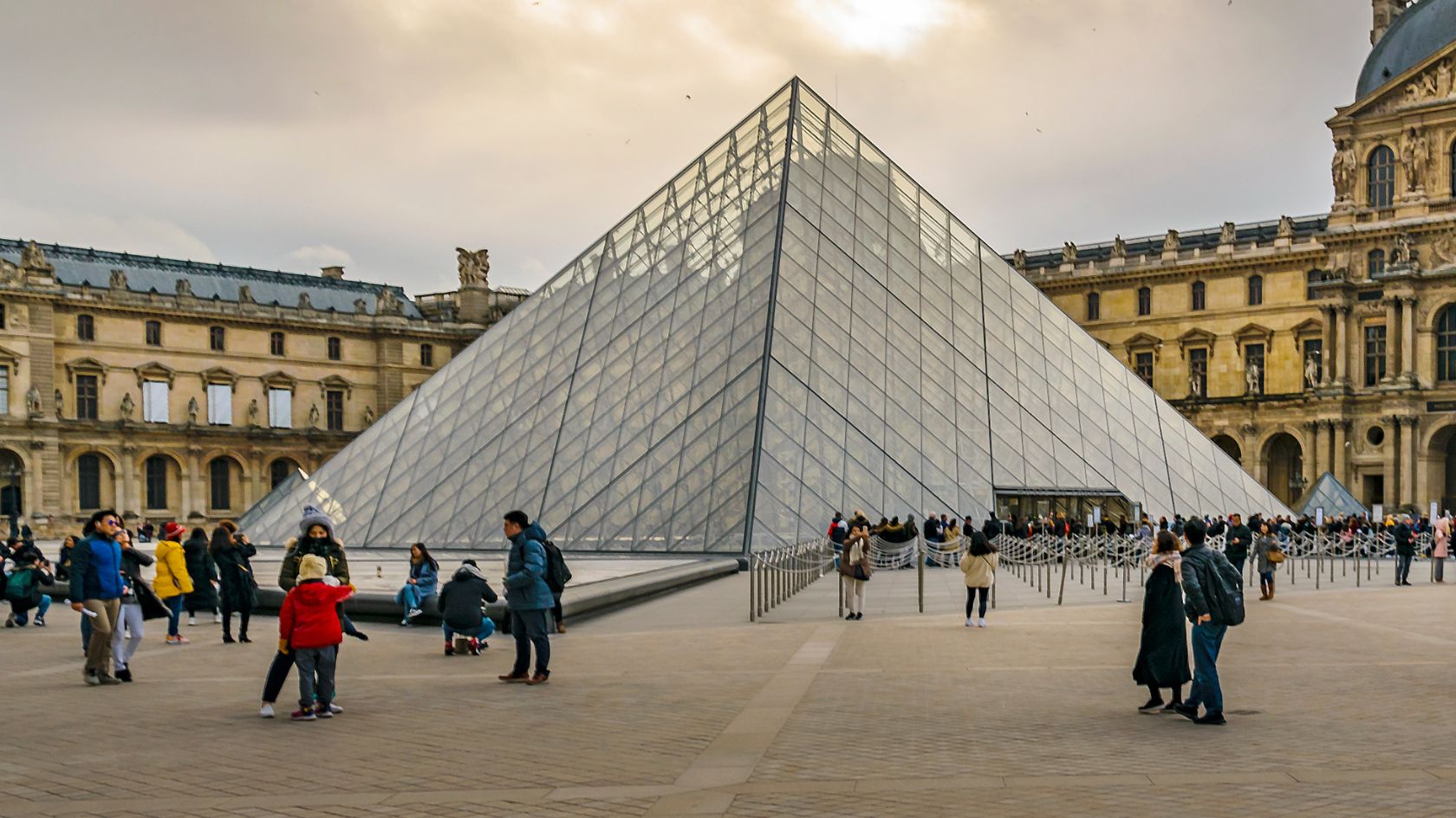 errores-museo-del-louvre-2025