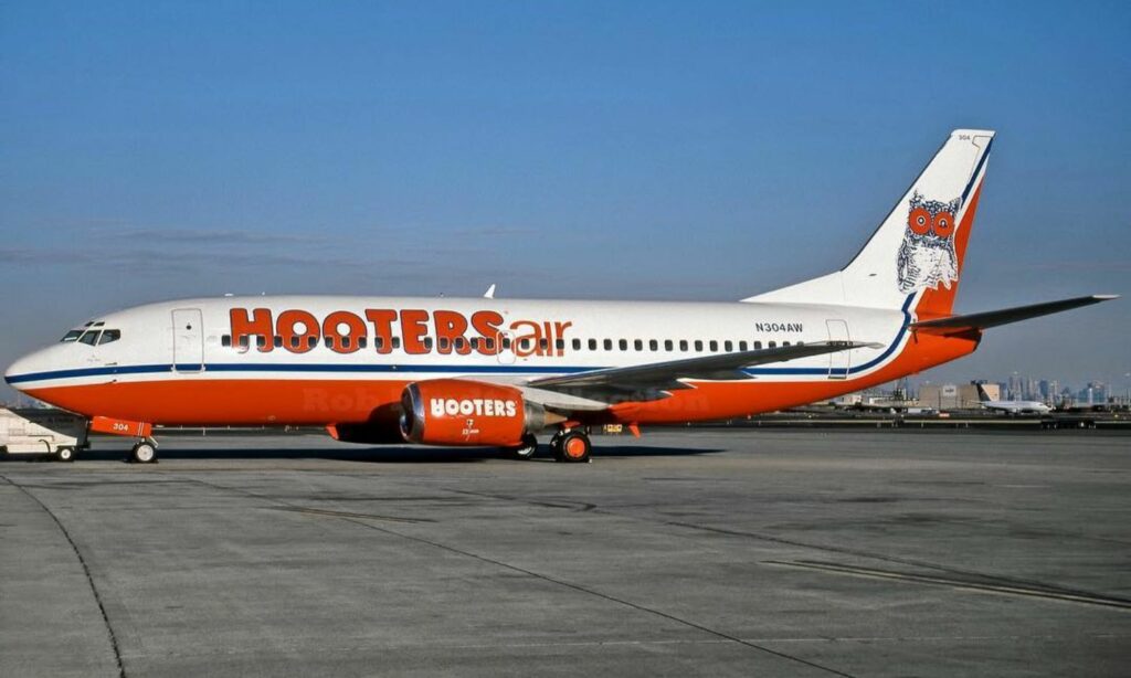 hooters-air-avion