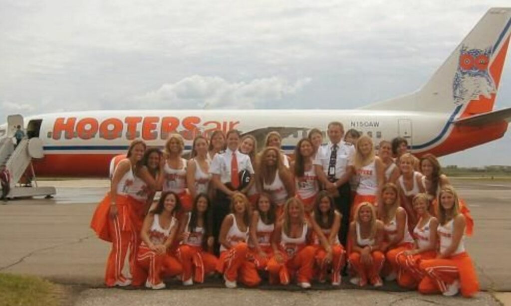 hooters-air-pasado