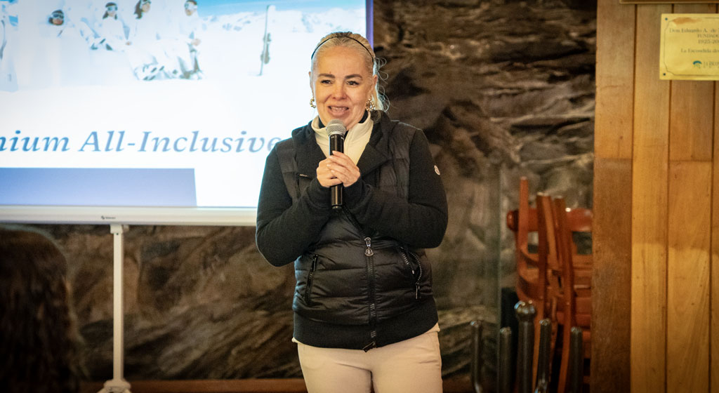 Sandra Hernández, directora de Club Med para México, durante la capacitación sobre los Alpes Franceses para agentes de viajes.