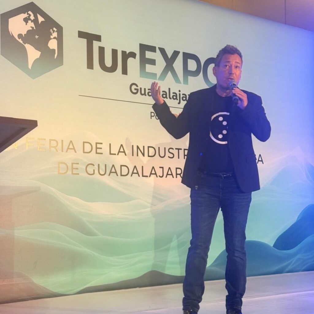 Ricardo-Enriquez-Gerente-Comercial-y-relaciones-publicas-en-Mega-Travel-Occidente