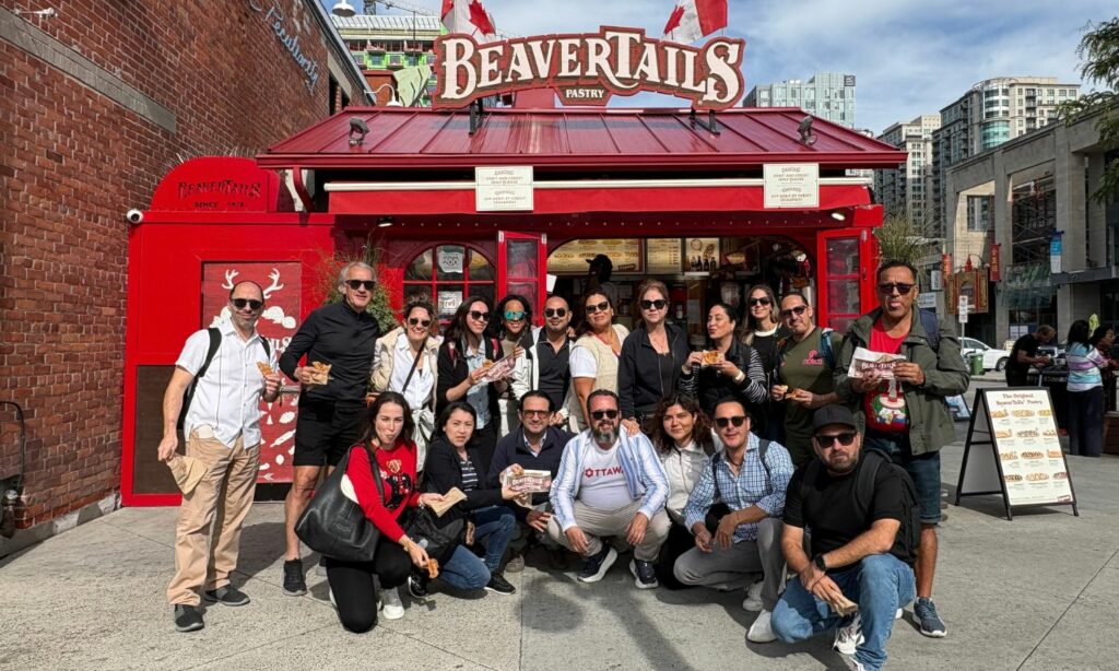beavertails-provando-postre-cola-de-castor