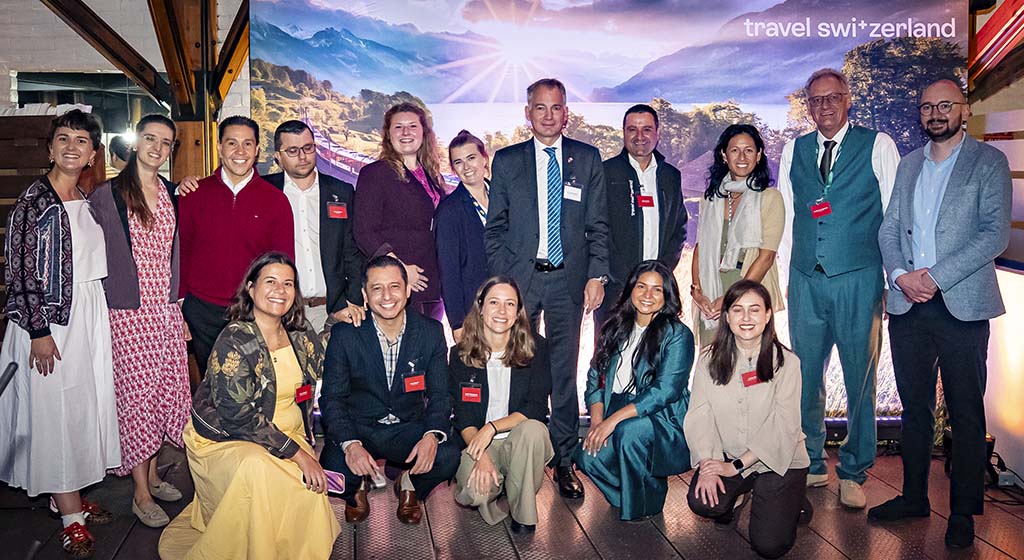 Embajador de Suiza en México junto a representantes de destinos y empresas turísticas durante Meet the Swiss, misión de ventas organizada por Monnarka Travel Marketing