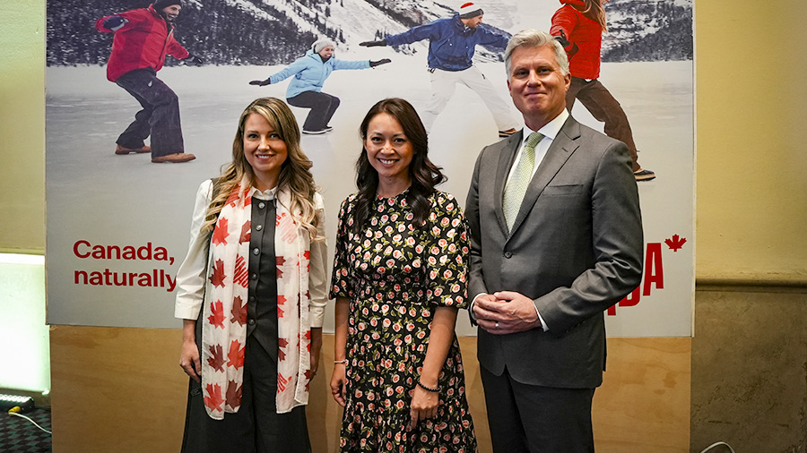 Cameron MacKay, embajador de Canadá en México; Rechie Valdez, ministra de las Mujeres e Igualdad de Género y secretaria de Estado para Pequeñas Empresas y Turismo; y Meaghan Ferrigno, presidenta y CEO interina de Destination Canada, durante Focus Canada 2026.