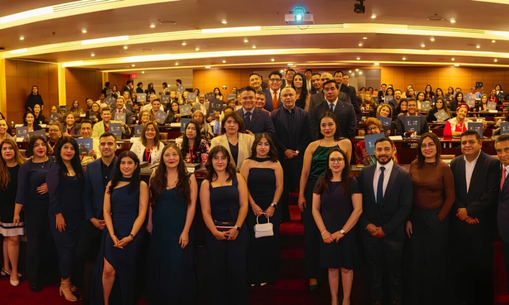 miguel-galicia-y-su-equipo-travel-shop